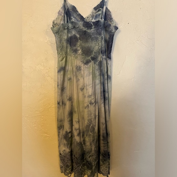 Vintage slip dress. No tag. Best fits a small or medium. Lingerie/nightgown - Picture 3 of 3